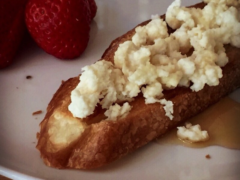 Queso ricotta en&nbsp;tostada
