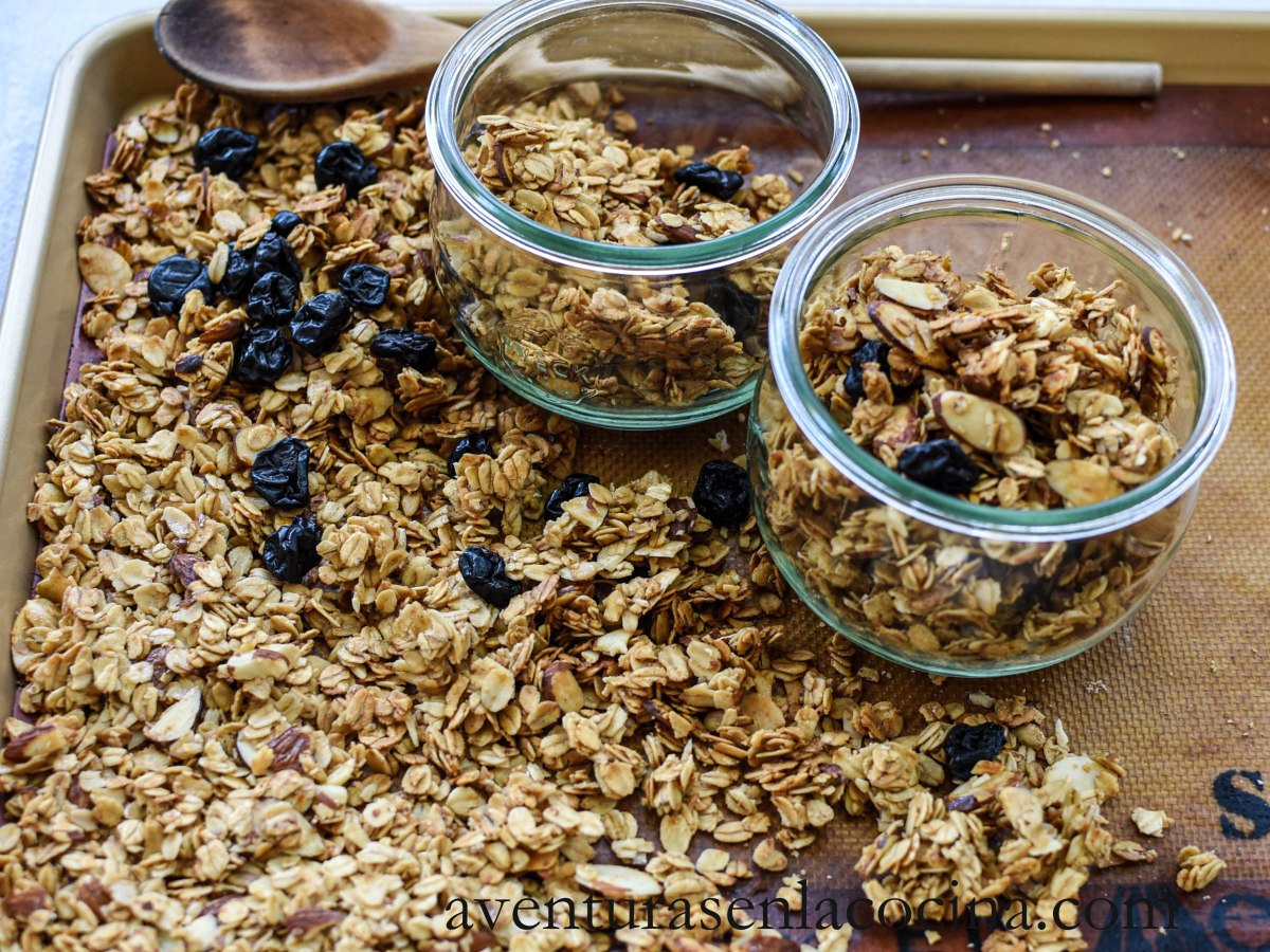 Granola de almendras, cerezas y&nbsp;vainilla