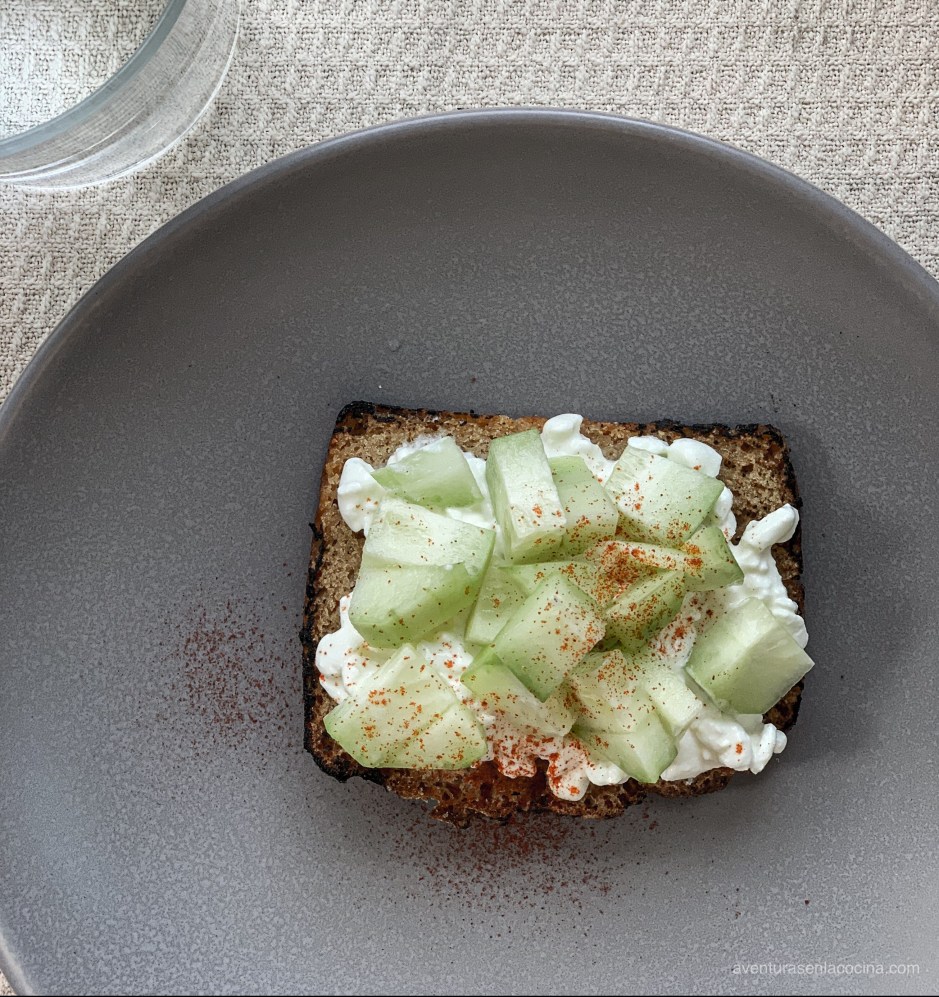 Snack saludable con queso y pepino -aventuras en la cocina