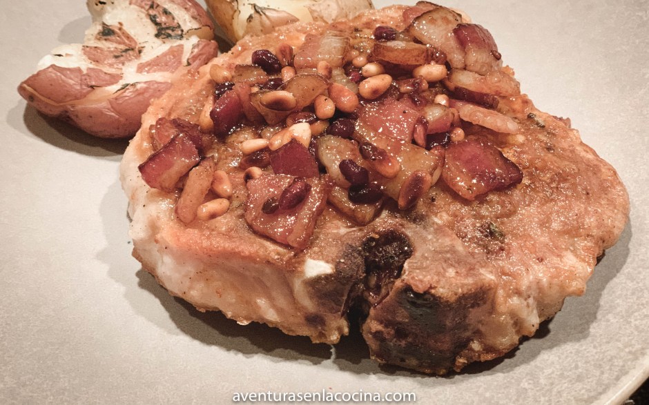 Salsa de granada y tocino para las chuletas