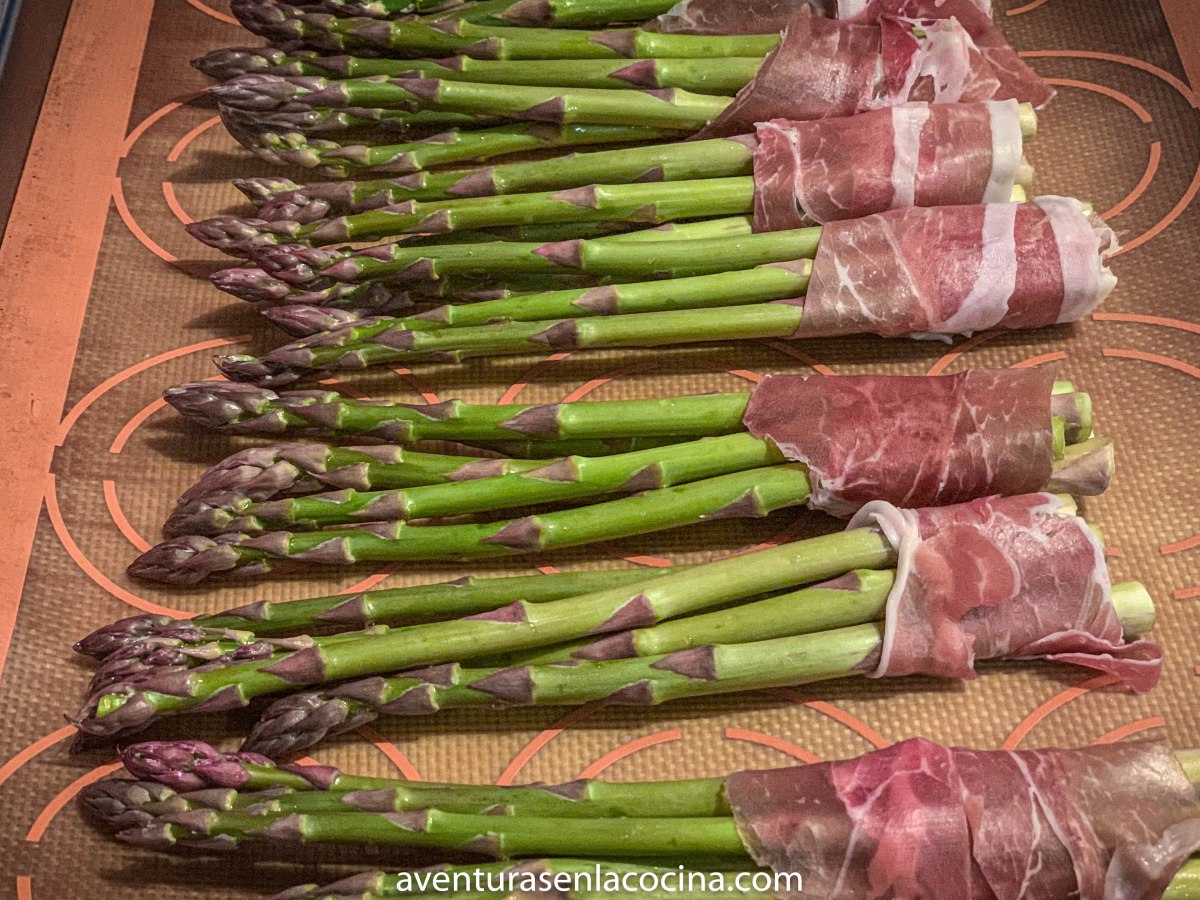 Espárragos  con prosciutto