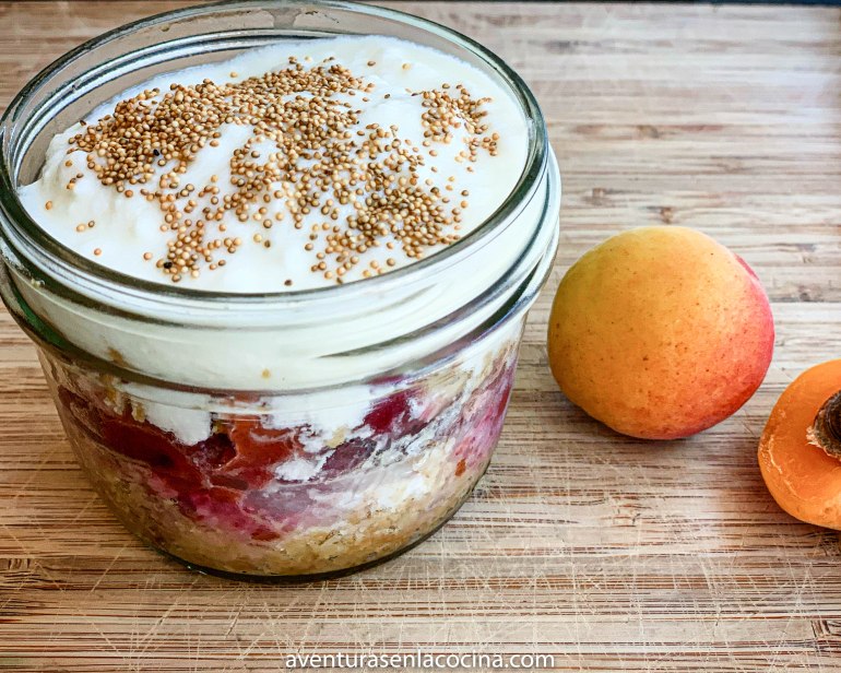 Desayuno saludable con cereza