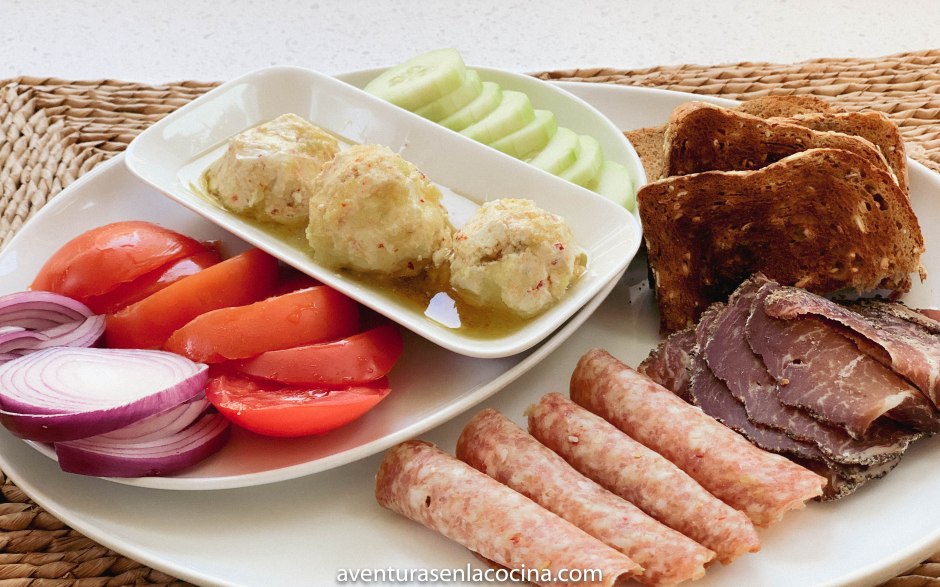 Plato de carnes frias para desayunar - Aventuras en la cocina