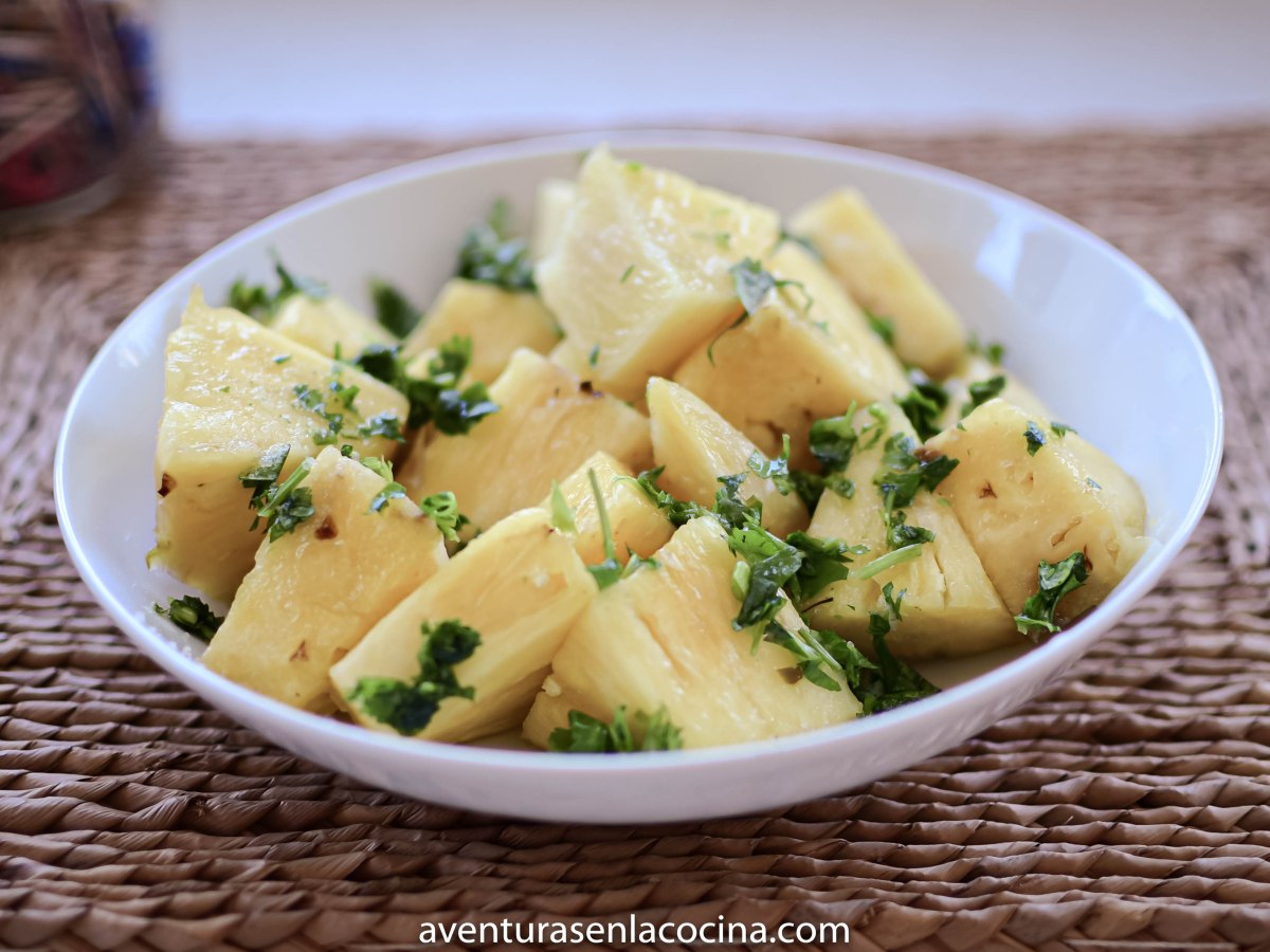Botana de piña con&nbsp;cilantro
