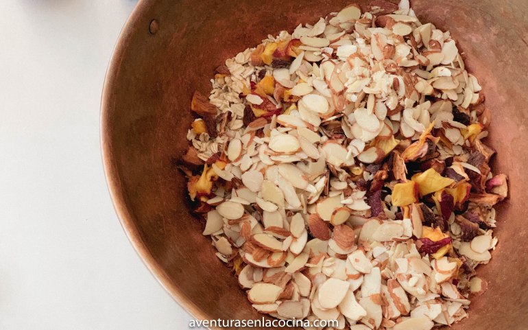 granola con durazno y almendras