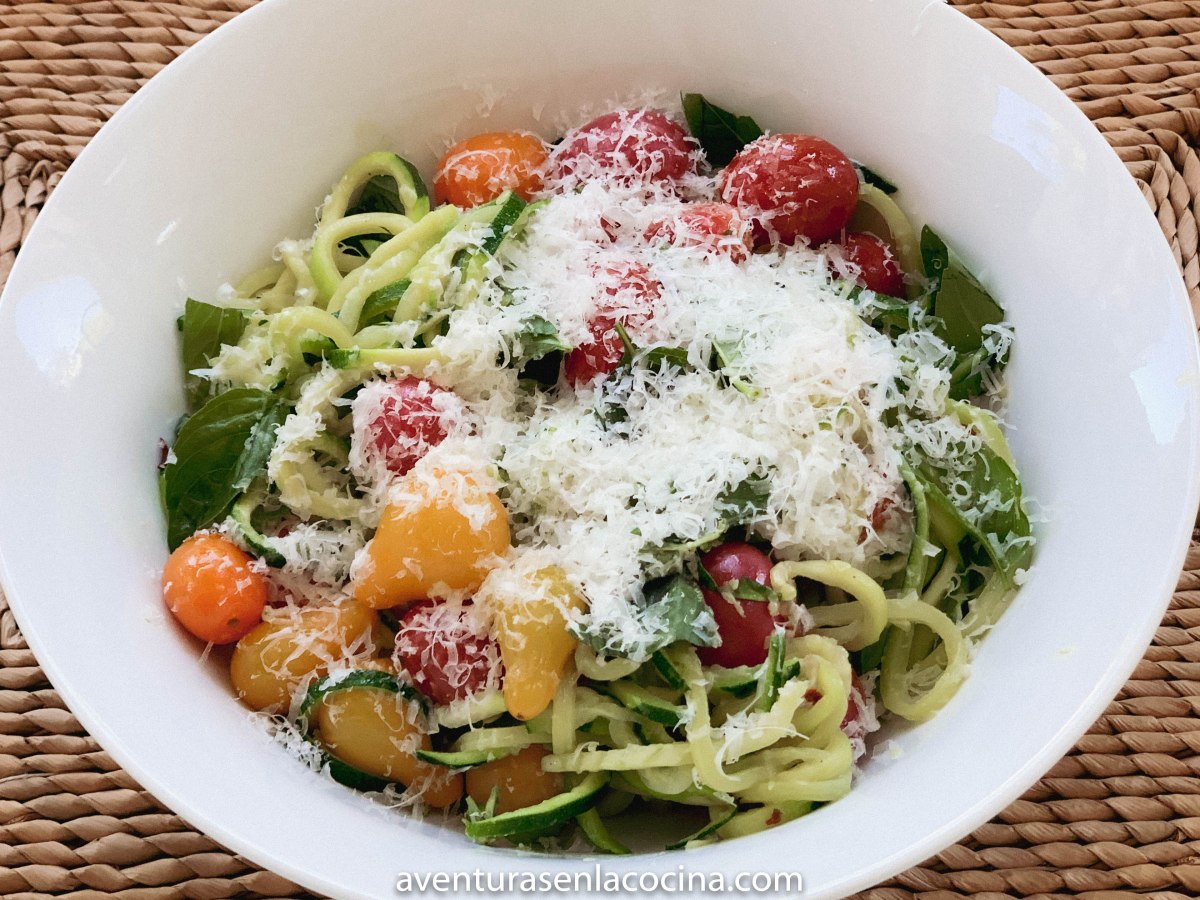 Espagueti de calabacín con tomates y queso&nbsp;Parmesano