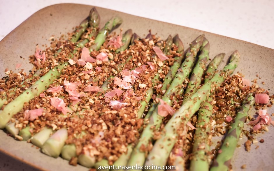 Guarnición de esparragos