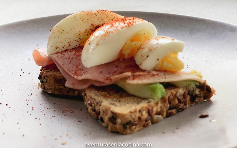 tostada de aguacate