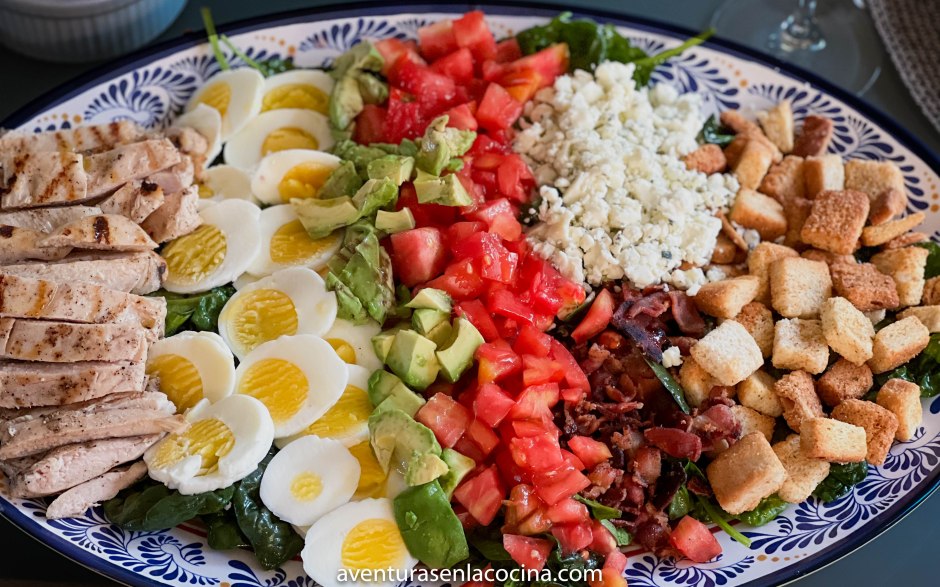 Ensalada Cobb Fácil con pollo y espinaca