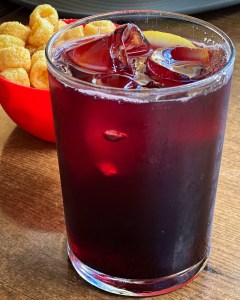Cóctel de vino con soda de limón