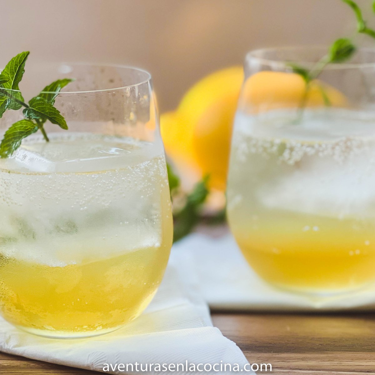 Limoncello Spritz