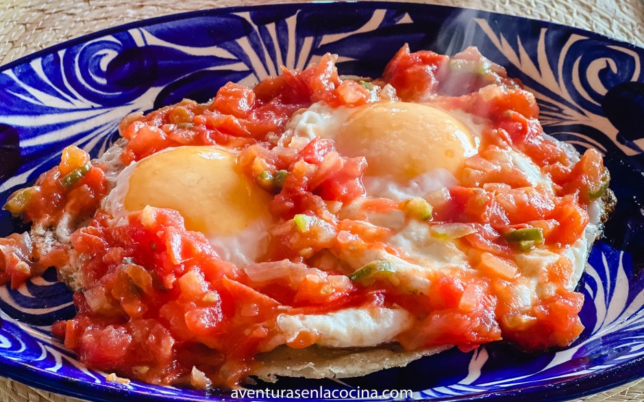 Huevos con tomate I Aventuras en la cocina